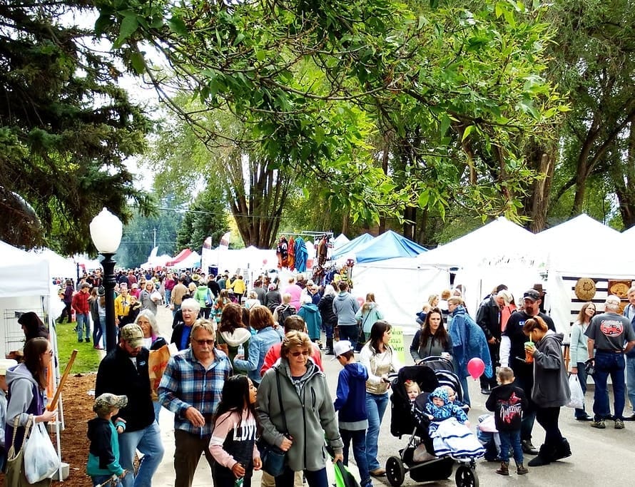 Applefest crowds at Cedaredge Applefest